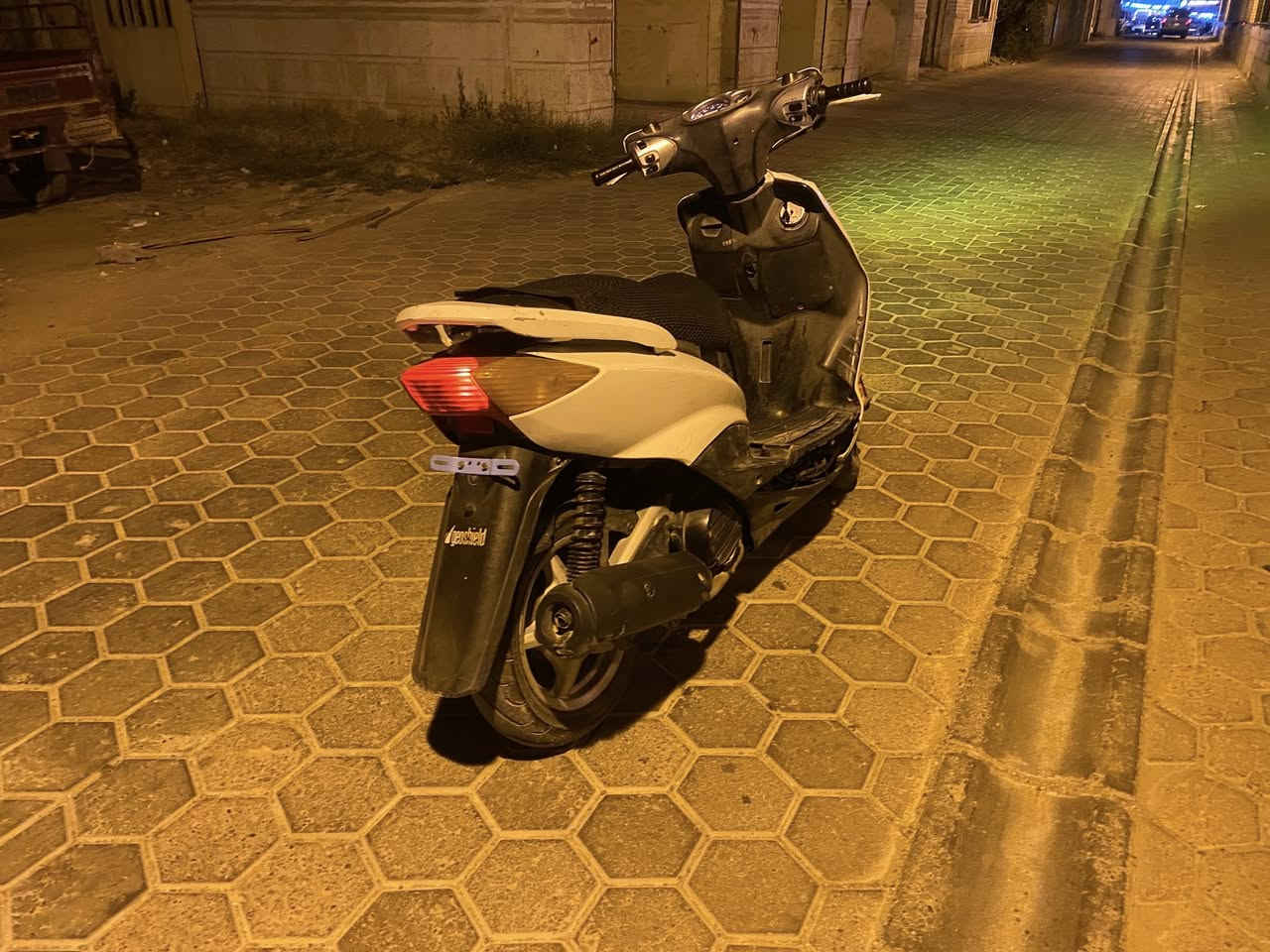 السلام عليكم دراجه سكنس نثيه ياباني للبيع الدراجه بيه عقل وسلف وكلج خلفي رياضيات شلعه صاروخ معدل فوك ال120 دراجه متعوب عليه محرك مفتوح بس قبق ولفات شديتله ولفات بلادي لا نضوح ولا تبخير ولا تنقيص دراجه برغي ما بيه نقص مال جناي بيه بس تريشه وحده ماكو نكره سلف الدراجه سعر 470بيه مجال قليل *********** المكان سلمان باك المدائن قرب
