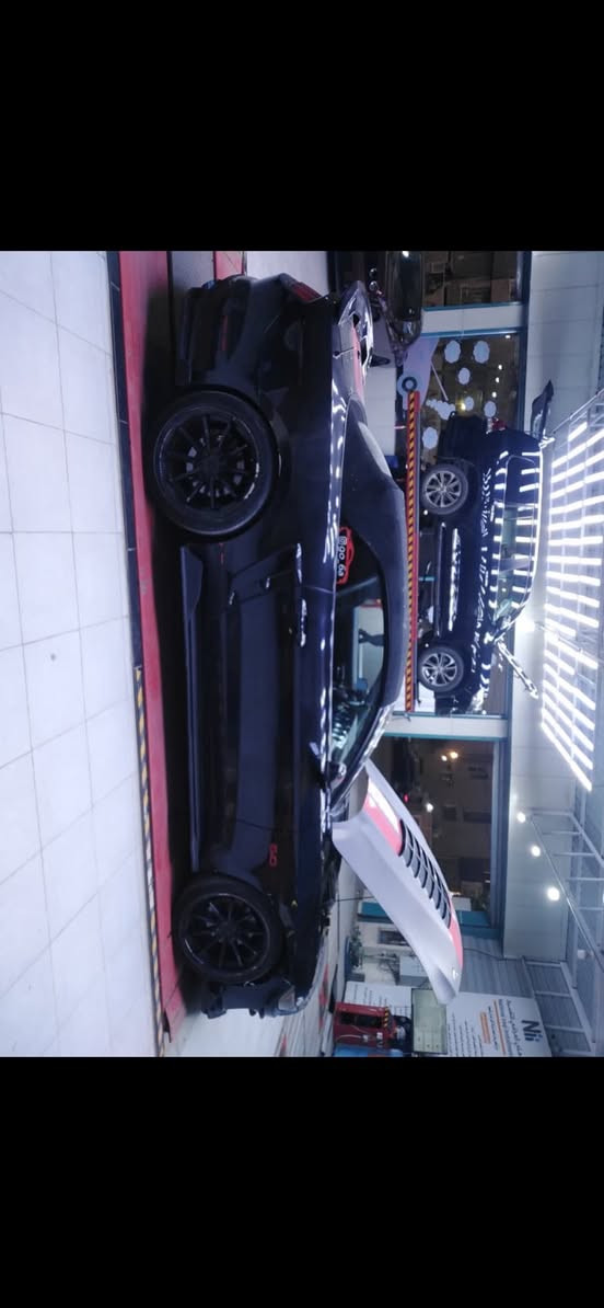 السلام عليكم 
موستنك ايكو بوست كشف 2017 فئة البرميوم فول مواصفات 
صور الحادث مرفوقة مع الصور 
انارة داخلية 7 الوان بلادي شاشة كبيرة 
نظام قيادة 4 نظام ستيرن 3
كشنات كهرباء تدفئة تبريد 
داخل جلد 
الكشف مالتها بلادي على وضع الشركة مابي اي خلل 
حادث بس بنيد فقط
مكان السيارة / بغداد
السعر / 135 ورقة وبيها مجال بسيط 
هاتف / ***********
هاتف / ***********
