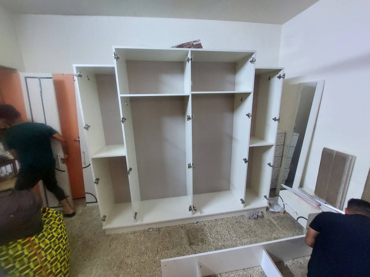 السلام عليكم 
تتوفر لدينا كيا وكنتر  لنقل الأثاث داخل وخارج بغداد  وكذلك إلى جميع المحافظات، مع كادر عمل متخصص بالنقل والترتيب.

🔹 نجّار محترف لفك وتركيب جميع أنواع غرف النوم والمطابخ.
🔹 خدمة فتح وشد وصيانة السبالت بجميع أنواعها.
🔹 نقل آمن وسريع مع أسعار مناسبة وخدمة مضمونة.

📍 للاستفسار والحجز:

***********

***********
