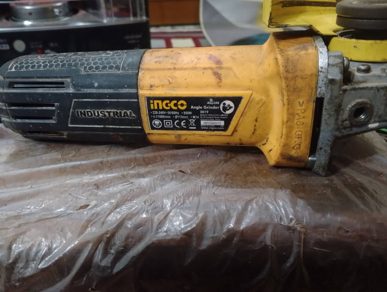 السلام عليكم كوسرة حجم 115ملم 950واط نوع انجكو للبيع عالفحص بلادي الملف نحاس السعر 25الف حلة الثورة ***********
