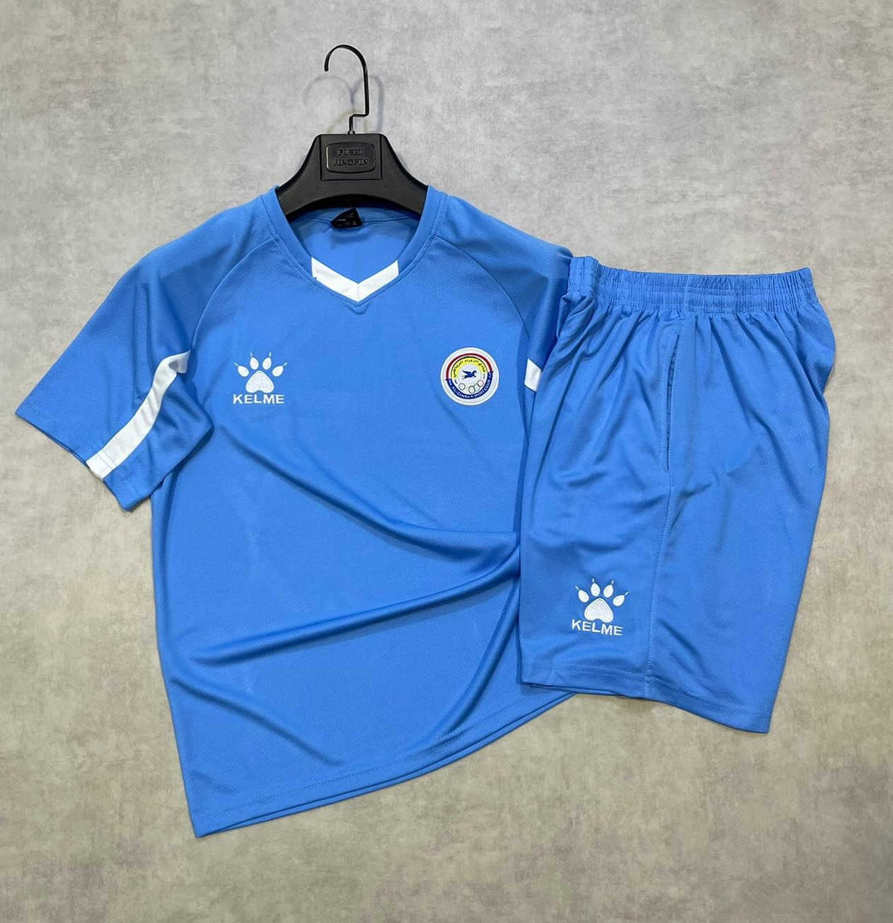 تراك برمودا 
خامة بولستر (قطن صناعي)
السعر 15 الف 
توصيل لجميع المحافظات 5 آلاف 
العنوان : بغداد - مدينة الصدر - شارع الفلاح - قطاع 9

AM للتجهيزات الرياضية 🥇
تميز بأفضل الخامات وأحدث موديلات الماركات العالمية 🔥
📍 عنواننا: بغداد - مدينة الصدر - شارع الفلاح - قطاع 9.
🚚 توصيلنا: لكل محافظات العراق (سريع وآمن).
💬 للحجز والاستفسار: راسلنا على الخاص أو واتساب (الرابط بالبايو).
#AM_SPORTS #ملابس_رياضية #مدينة_الصدر #تجهيزات_رياضية #العراق كشخة_رياضية


**إذا كنت صاحب هذا الإعلان وتريد حذفه لأي سبب، رجاءا أرسل رسالة إلى الدعم الفني**