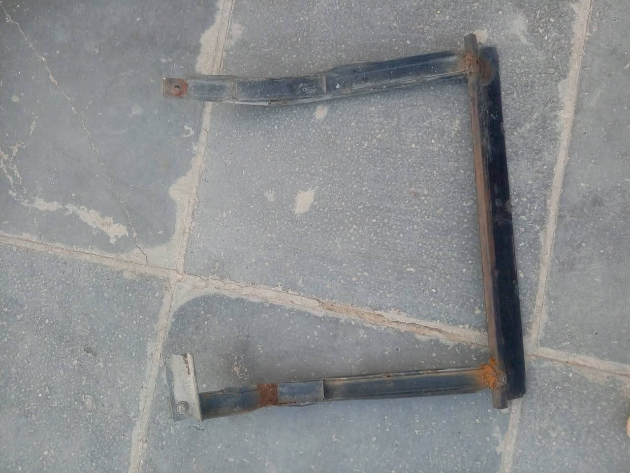جامة مال ستوتة للبيع كاملة هيه ولحدايد سعره مناسب قيم وخذ *********** مكاني بغداد

