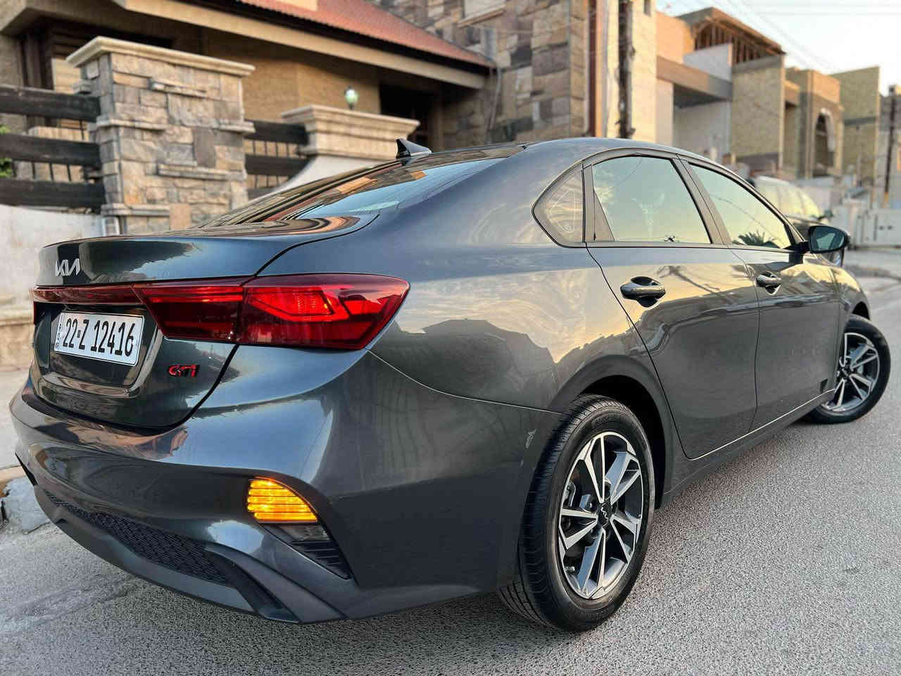 سلام عليكم
 عندي كيا فورتي 2022 وارد امريكي
فحص وهزه جديد سنويه جديده
صور الحادث مرفقة بالمنشور
مواصفات
تحكم ستيرن
شاشة كبيرة 
مكينه 2000 دوش
كامره خلفي
حساس اطارات
تخم تاير جديد
كشنات مخمل 
تحديد مسار 
رادار امامي 
دهن فلاتر جديد
ادامه للسياره كامله مسويها 
السيارة جاهزة وما بيها اي نقص 
السعر ١٥٢ وبي  مجال بسيط 
العنوان بغداد صالحيه 
*********** بغداد, العراق
