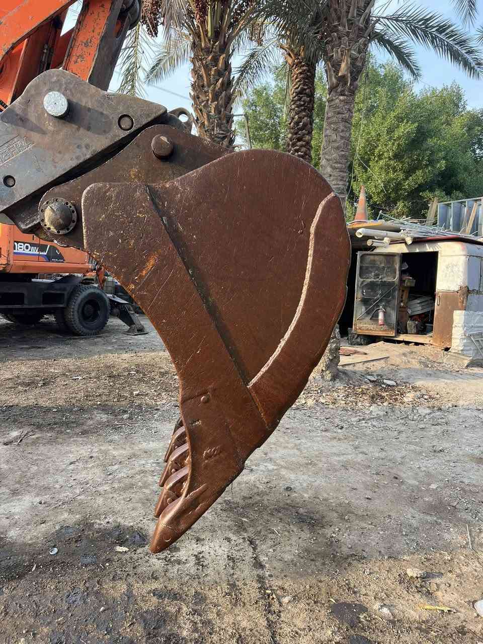 سلام عليكم كيله متر وعشرين البيع مال حفاره تاير  ***********
