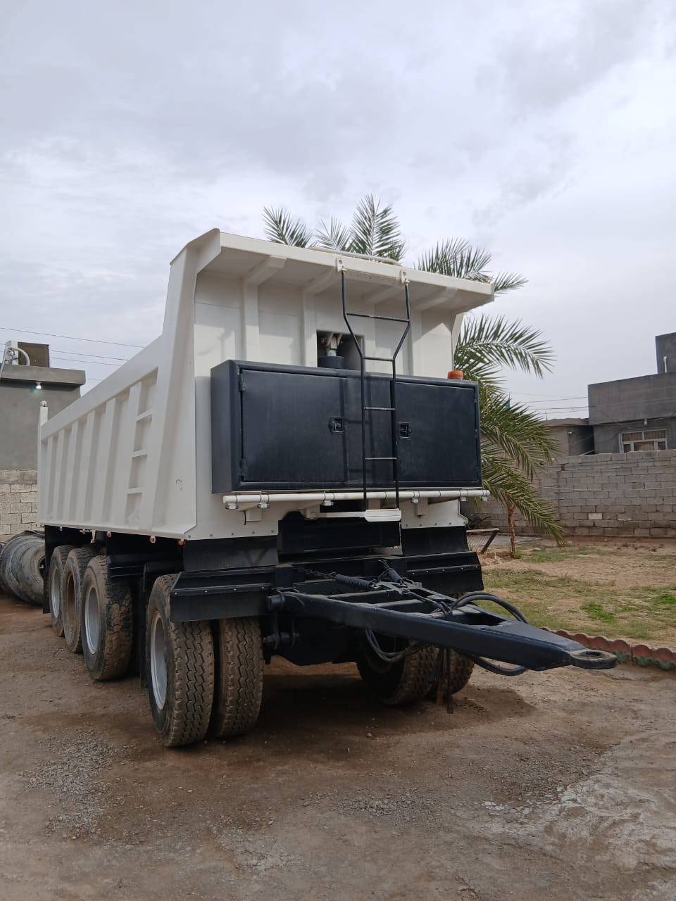 للبيع عربانة مايلر الطول ٧ وعشرة
تخم تاير دنكير 16 شاصي 14 
***********
