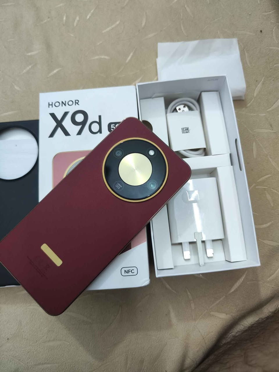 بس مفتوح من الكارتونه جديد 

هونر x 9 d. ذاكرته ٢٥٦ عشوائي ١٢

جديد بس مفتوح من اكارتونه والله جديد مستخدمته 

مكاني بغداد شهداء البياع 

للبيع مستعجل على بيعته 

للاستفسار الاتصال على الرقم  *********** بغداد, العراق

