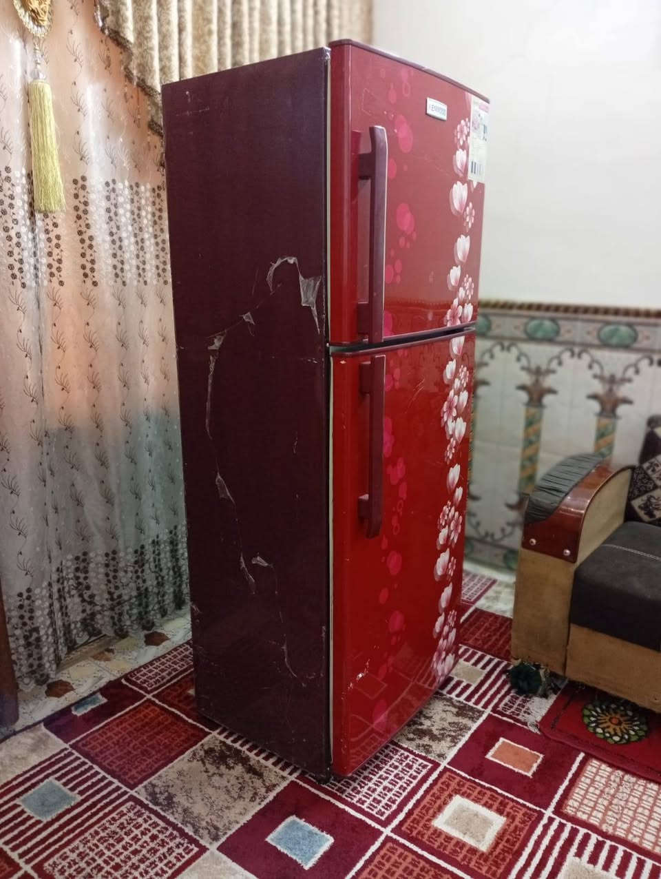 سلام عليكم ثلاجه جديده نضافه 100/90المكان بغداد حيور الستفسار على الرقم ***********
