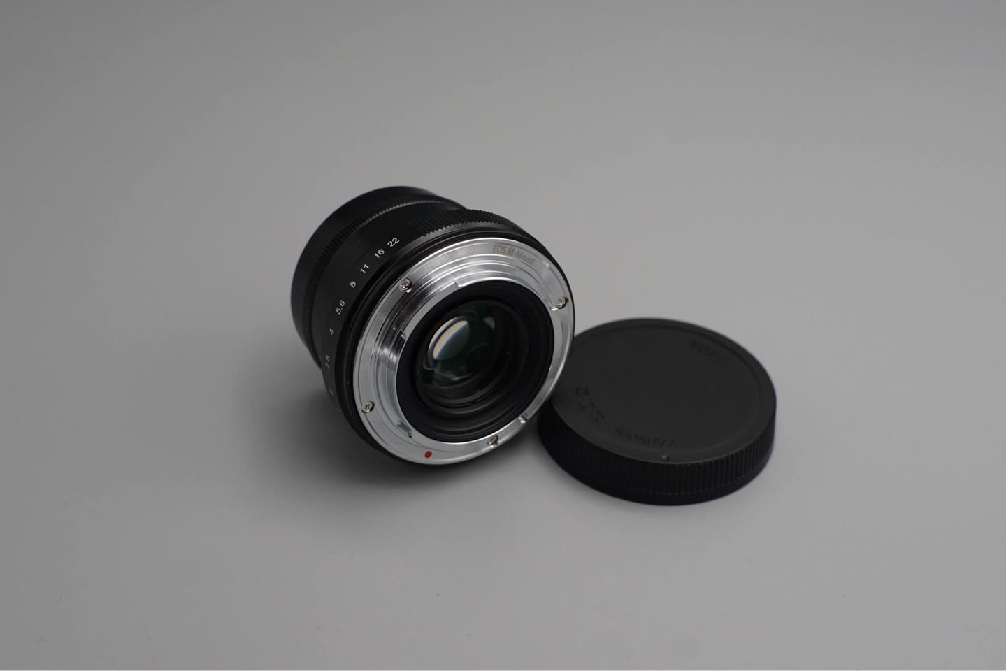 7Artisans 35mm f/1.2 Mark II – Canon EOS-M (APS-C)

🔹 البعد البؤري: 35mm
🔹 مدى فتحة العدسة: f/1.2 – f/22
🔹 الفوكس: يدوي بالكامل (Manual Focus) 🎯
🔹 التوافق: Canon EOS-M Mount
🔹 فتحات العدسة: 10 شفرات لعزل ناعم وخلفية جميلة (Bokeh) ✨
🔹 أقرب مسافة تركيز: حوالي 0.35m
🔹 جسم العدسة: معدن كامل بإحساس احترافي ومتانة عالية
🔹 التوافق: كاميرات APS-C

عدسة مثالية لعشّاق التصوير الإبداعي والتحكم اليدوي مع أداء ممتاز في الإضاءة الضعيفة

السعر : 100 الف

خدمة توصيل 🚚 لكافة أنحاء العراق 🇮🇶 بغداد, العراق


**إذا كنت صاحب هذا الإعلان وتريد حذفه لأي سبب، رجاءا أرسل رسالة إلى الدعم الفني**