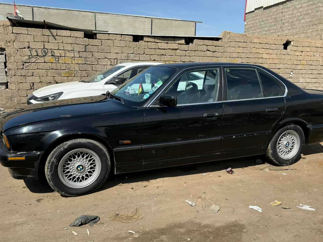 سلام عليكم بي إم للبيع سياره خير من الله جاهزه محرك كير نضيف أو كير أوتو 525 محرك كبس بطاقه بانزين بيها مكان سياره كركوك سعر 55 بيها مجال للطيبين *********** كركوك, العراق
