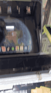 السلام عليكم مرخصت صاحب الكروب 
ايباد 11 A16
جديد مستخدم سبوع فقط 
ذاكره 128
بطاريه 100
مشحون 11 مره بس 
بعده داخل الضمان
شخط مابي جديد 
لون ذهبي علا اصفر 
ويا كامل ملحقاته من شاحنه من باكيته 
+كفر دفتري مخمل 
المكان البياع شارع عشرين 
يتوفر توصيل جميع المحافضات 
***********
