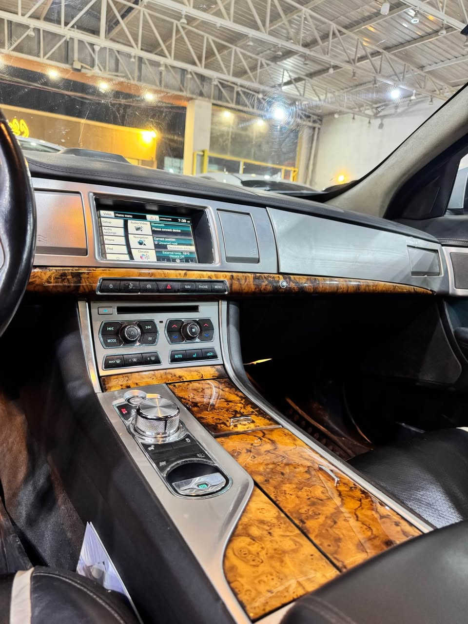 مكلف بالنشر اي استفسار اتصل عالرقم 
للبيع او مراوس 
جكور XF 3.0 
موديل 2015 
فول مواصفات مكان السيارة بغداد السيدية 
*********** بغداد, العراق
