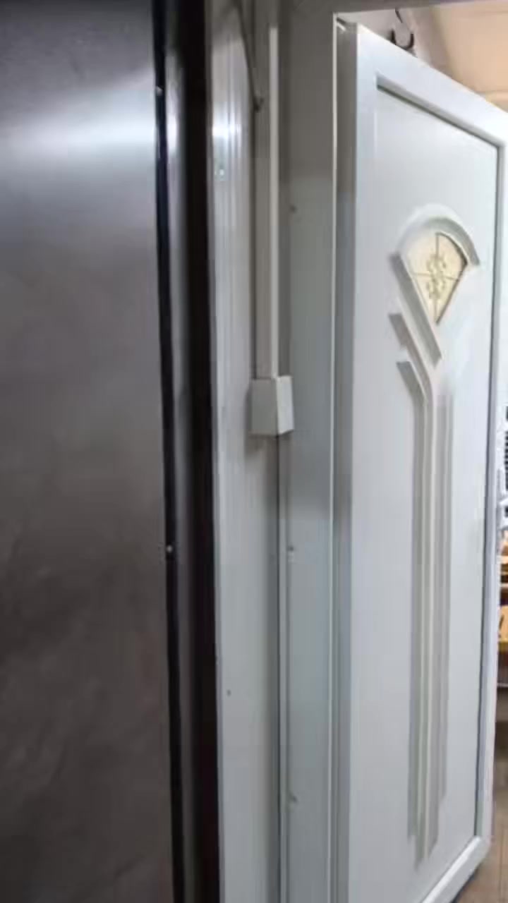 كرفان للبيع
9×3
مع الاثاث
1_ طاوله
2 _كراسي عدد 3
3 _سبلت عدد 2
4 _سرير عدد 3
5 _ ثلاجه
مع كامل الملحقات كرفان جديد ونظيف جدا 
للاستفسار  الاتصال على الرقم التالي
***********
