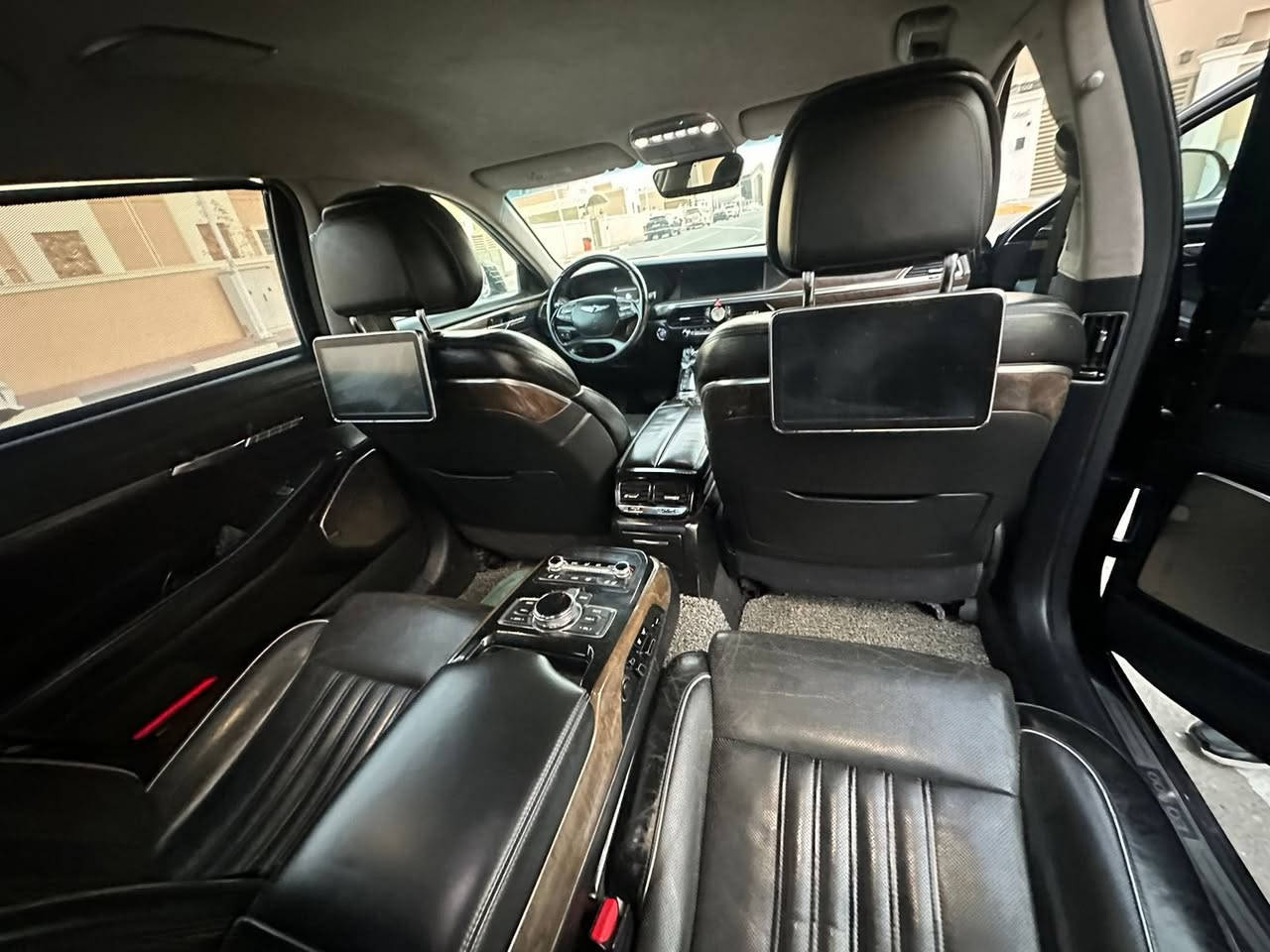 السلام عليكم
اللهم صلي على محمد وآل محمد 

للبيع او مراوس G90 

موديل 2018 وارد كوري

رقم بصره بأسمي

ماشيه 148 كيلو متر

محرك 5000 8 سلندر

1 بوب + صندوك شفط 

2 بردات 

4 تدفئة و تبريد كشنات 

5 ماوس تحكم شاشة 

6 بدون فتحه 

7 مري شفط + قلاب 

8 خزن ميموري كشنات 

9 استيرن تحكم كهرباء + خزن + تدفئة 

10 جنطة كهرباء + فتح ذكي عند الاقتراب 

11 كامرة 360 درجة 

12 حساسات امامي خلفي 

13 كشن أمامي جنب سائق vip قلاب 

14 داتشو كامل 

15 اوتو هولد 

16 تحديد مسار 

17 قيادة ذاتية 

18 ترحيب إنارة + مري

19 دخول ذكي 

20 وضعيات قيادة
  ( ايكو - سمارت - سبورت - نورمال )
 
21 شاحن لاسلكي 

22 شاشة تبريد خلفية 

23 سايد بريك كهربائي 

24 نقطة عمياء مري 

25 رادار أمامي+ خلفي+ جانبي 

26 نظام صوتي Lexicon

27 دبل جام اوتو 

28 كامرات محيطية 4 

29 لد داخلي متغير 7 الوان 

30 ماوس خلفي تحكم كامل 

31 شفتات ستيرن 

معروفة مواصفات g90 ومتنعد 

سيارة عليها ادامة كاملة 

دسك + تاير+ منظومة مي + باتري 
ادامة كاملة على المحرك كير وصدر أمامي خلفي مابيها اي نقص السيارة 

سياره بيها تقرير وصبغ جاملغ 

السعر 220  وبيها مجال بسيط

مكانها _ بصره

رقم _***********
