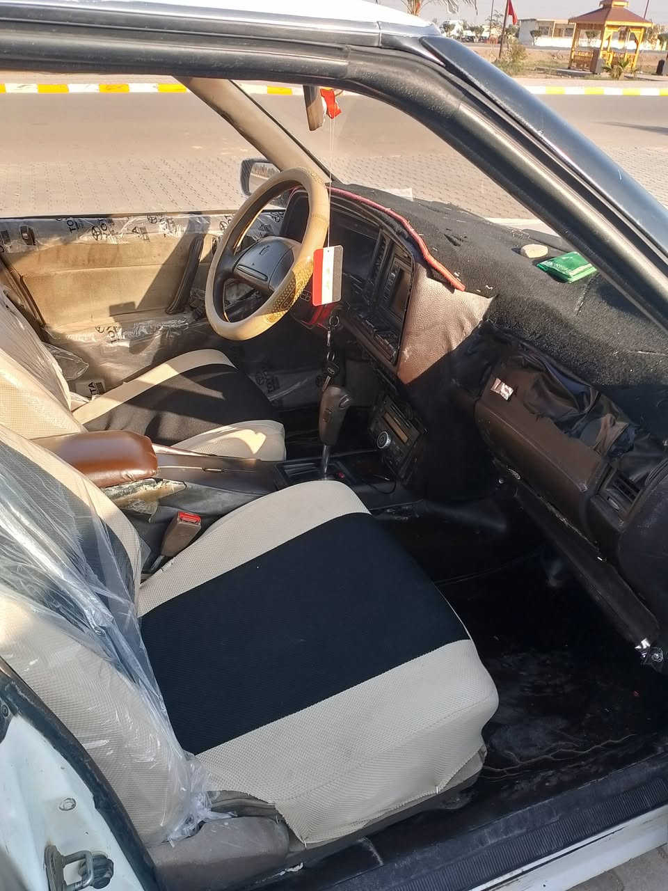 السلام عليكم  للبيع كراون هارتوب موديل 1991  حداديه 80/100 مكينه وكير مكفولات تخم تاير سنويه كارتونيه بسمي  تحويل ثاني يوم مكفوله من كصه ونقل جثه والعيب الشرعي والصوليات سياره جاهزه بمعنه الكلمه 
العنوان واسط كوت 
للاتصال *********** 
السعر 30 وبيه مجال
