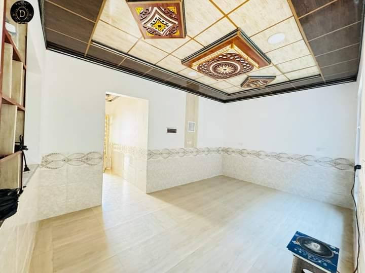 بيت للبيع حي الملاين الثانيه خلف عمارت الفهد للعقارات مساحت البيت ١٦٠ غرفتين نوم وهول وستقبال ومشتمل ومطبخ خدمات متوفرا سعر البيت خاص *********** واتساب موجود
