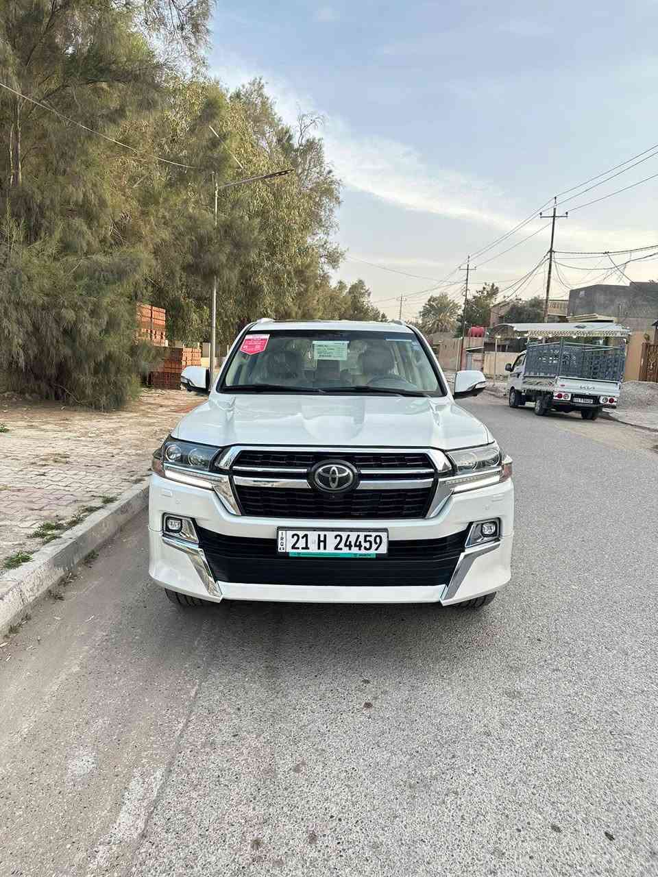 لاندكروز White Edition 2017 خليجي 
شركة ساز (وايت اديشن أصلي أم الدعاء)
فول مواصفات
المواصفات:
مقاعد جلد
مقاعد كهرباء
4 كاميرات
مرايا قلاب مع البك
تشغيل عن بعد
مرايا شفط
إشارات بالمرايا
بصمتين مع السيارة
إشارات ترحيب
3 شاشات
ثلاجة
إشارات لكزس
4 بصمات أبواب
دبل موس
مودات قيادة
تحكم ستيرن
مثبت سرعة
حساسات أمامية وخلفية
LED نهاري
فتحة سقف
ساز أم الطفاية
الممشى: 115 ألف كم حقيقي شرط الفحص
السيارة مكفولة كفالة عامة:
من الصبغ
ومن فتح المحرك
ومن الشخط والرصعة
كفالة مكينة وكير
ما عدا PDR صغير
تخم تاير + تخم دسكات حدادية جديدة
السيارة متصرف عليها ألف دينار ومتكاملة من كل النواحي
رقم السليمانية – السنوية والهزة والبراد كلها جديدة
باسمي – تحويل ثاني يوم
المكان: ديالى – المقدادية

التواصل 
***********
