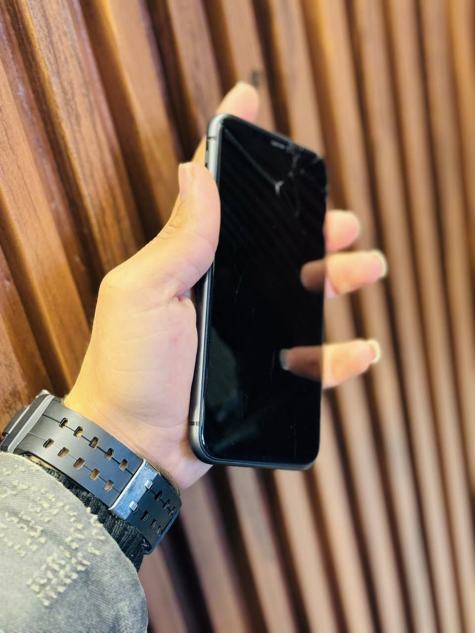 ايفون 📲 11عادي لون (اسود😍)
الذاكره :64

بطاريه 82

جهاز فقط مستبدل شاشه:اصليه 
 
بس بي هذا الفطر 

الجهاز نضيف 

السعر 140بي مجال للشراي❤️
الرقم ***********
