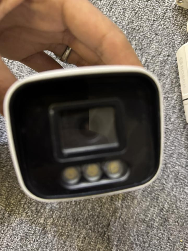 للبيع 3 كاميرات مع دي في ار  ماركة بوش دقة فول ليلي نهاري  استخدام قليل. لتفاصيل اكثر هذا رقمي بي وتساب ***********
