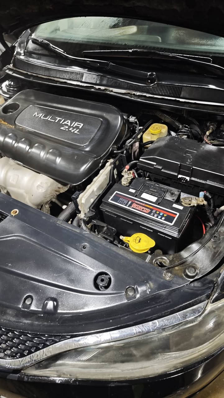 السلام عليكم
C200 موديل 15 محرك 4 سلندر 
نقصها تبريد وابيع حزام بيها تكحيل وصبغ بسيط بس ابيع احزام 
حداديه الوره 100%
الحداديه الكدام 50%
تواير جدد 
بيها فتحه سقف 
ب اسمي السياره 
99$
***********
