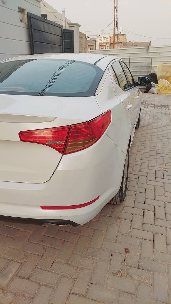 السلام عليكم ورحمة الله وبركاته 
كيا اوبتيما خليجي 2013 
سياره جديده كلش 
محرك 2000 
كفاله عااامه من كلشي بدي ومحرك وكير 
حداديه جديده تخم تاير جديد 
تدفئة تبريد 
رقم قادسية مكانها ديوانية 
***********
