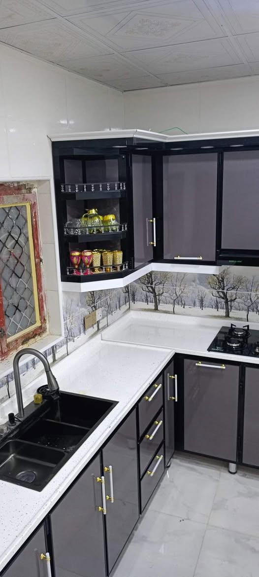 🍴✨ مطبخ ألمنيوم من أعمالنا ✨🍴
إن شاء الله ينال إعجابكم 🤍

🔹 مواصفات:
🇹🇷 خامات تركية عالية الجودة
🪵 محشّى بالخشب لثبات ومتانة أكثر
💧 دواخل فوم ضد الماء
🎯 التصميم والتنفيذ حسب طلب الزبون

📞 للاستفسار والتواصل:
عبر الصفحة 📩 أو الاتصال على الرقم:
*********** 📱العنوان كوت دور العمال
