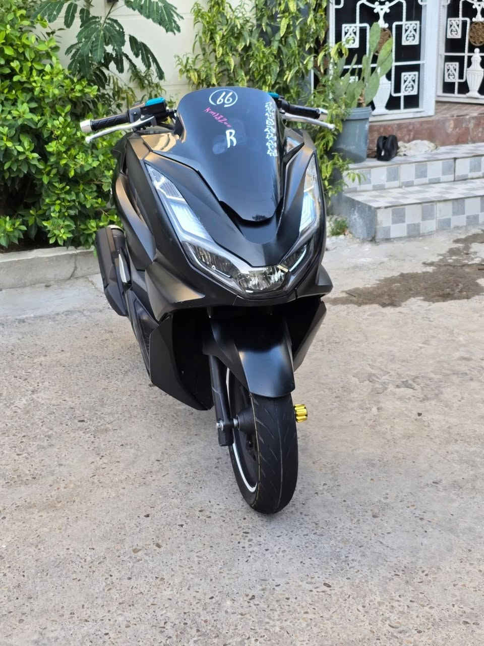 سلام عليكم PCXجيل رابع موديل 2023دراجه خير من الله ماشيه 20الف محرك 150cc حساس زدحام ومانع تزحلق وABS رايده ب18ورقه وبيهه مجال للاستفسار اتصل بالرقم ***********
