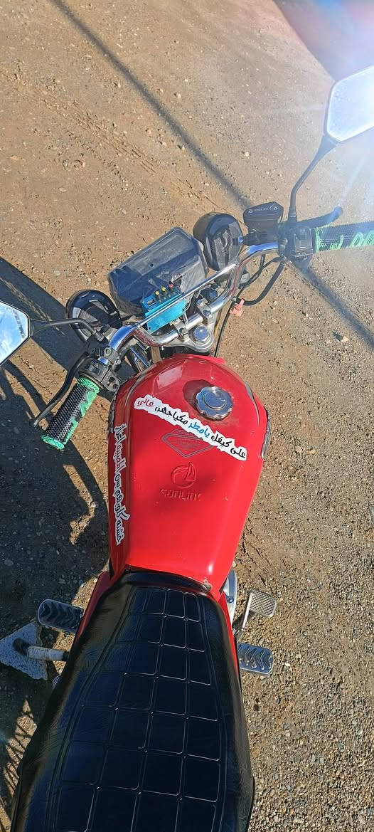 السلام عليكم تايكر موديل 2023
شرط شلعه ومعدل كهربائيات كلها شغاله شاشه الكتروني دبلات امامي خلفي شغالات محرك ناعم حيل مرتب على اخر حبايه كلو بلادي وضع شركه السعر 550 وبيها مجال قليل   العنوان  العلم  ***********
