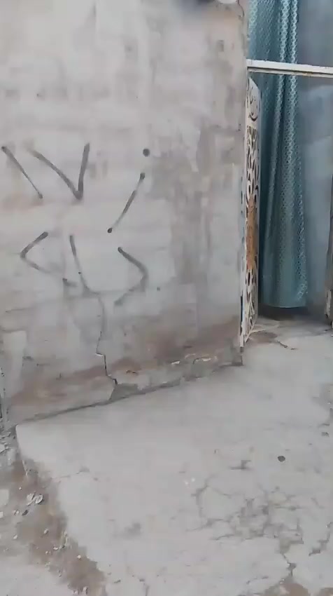 سلام عليكم بيت بل دسيم مساحه 70متر بيت ركن بس عوزه بياض عوزه ستاره وبيتونه سعر 30بيه مجال***********
