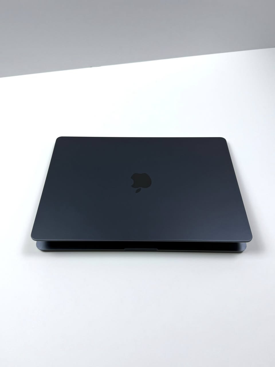 Macbook Air M3
256 GB Hard
16 GB Ram
Battery 100%
Cycle 12
15,3 inch
Midnight 
Warranty 2027/ March / 25
الجهاز نظافه 100% كامل ملحقات شاحن وكارتون وبعده بالضمان
للتواصل 
***********
