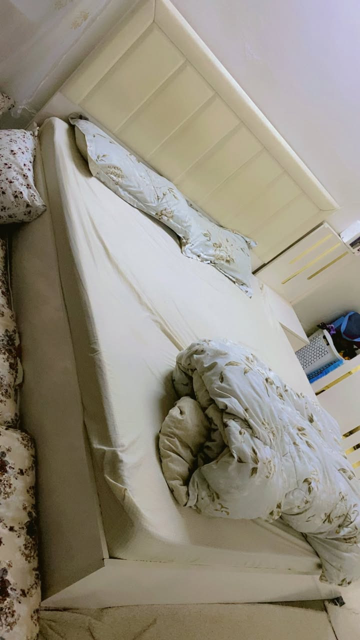 سڵاو ئەم تاخمە بۆ فرۆشتن  تازەو لۆک پینچ پارچەیە  شوێن چەمچەماڵ بۆ نرخی پەیوەندی بکە***********
