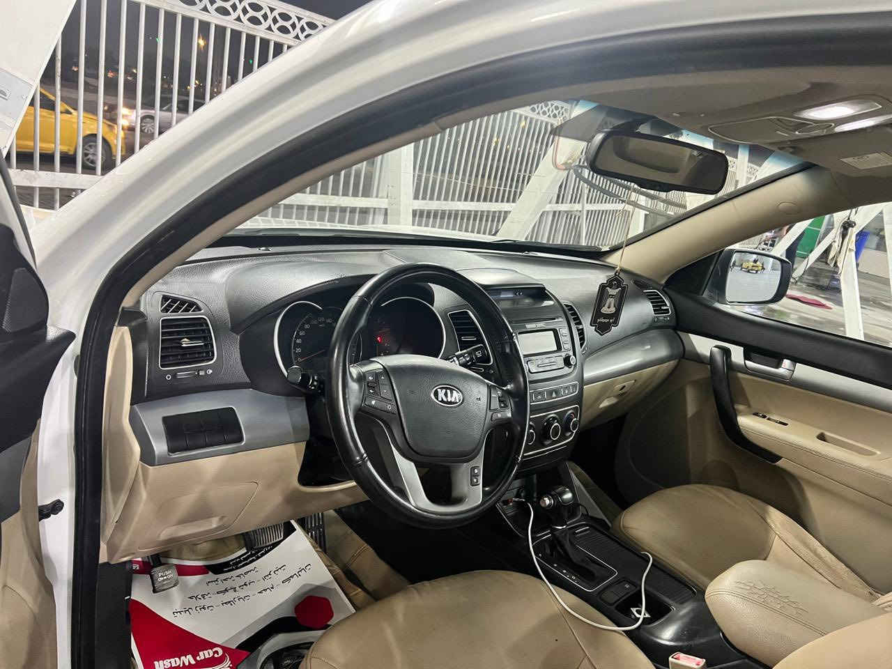 سورينتو 2014 خليجي 
 السيارة كفاله عامه جاهزه من كلشي 
محرك السياره 4 استندر  
السيارة محولينها بصمه 
تشغيل عن بعد 
7 راكب سياره عائلية حلوه 
للأستفسار ***********
