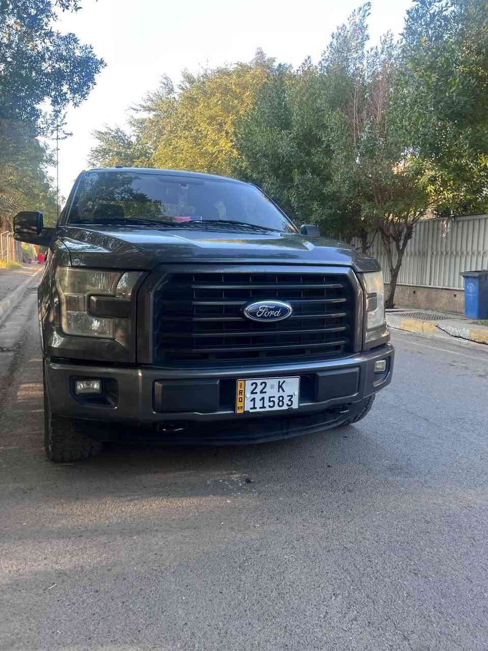 السلام عليكم 
للبيع فورد f150 xlt 2015
باب طويل بدي قصير
كير طرح كشن منفصل بيها درج باب البدي
شاد شاشه اصلي للمسجل
بيها غطاء بدي
وارد امريكي كلين 
مكينه 5000 8 سلندر 
بيها منظومة غاز يعني انسى الصرف 
السياره خير من الله 
كير مكينه حداديه مكفول
مسويلها ادامة كامله
تخم تاير جديد
بيهه بارد بالبدي عكس السايق
السعر 210 
للتواصل ***********
