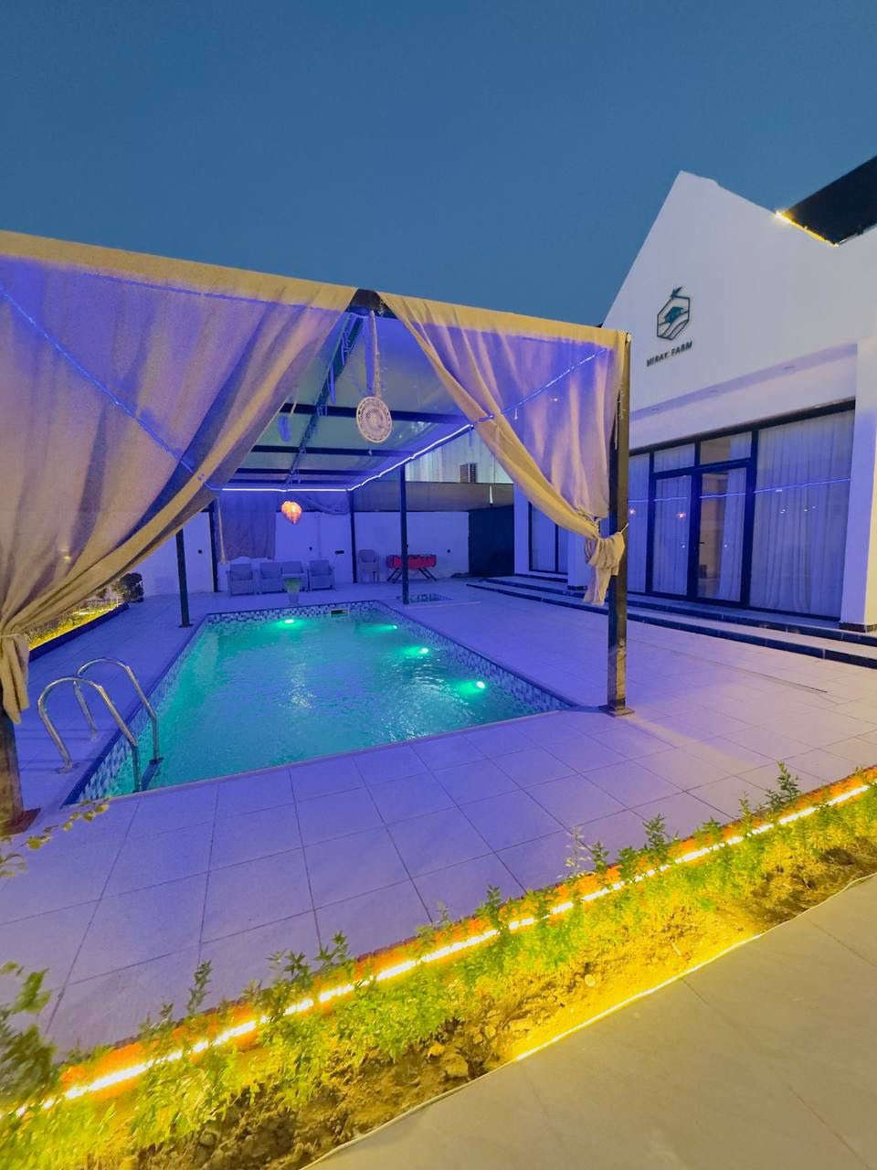 متوفر حجوزات طيلات ايام السبوع 
المزرعه موثقه بتطبيق اجرلي 
الموقع 📍الدوره بعيثه   الحجز
***********⛱️
