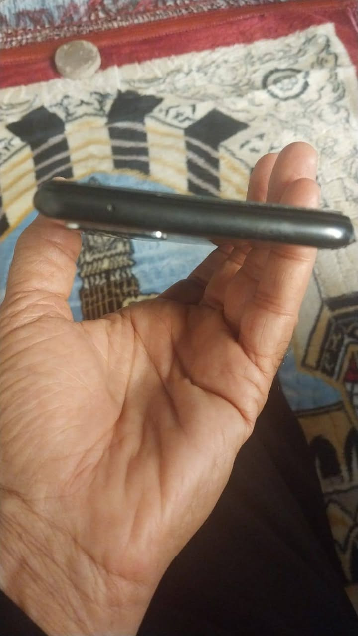 السلام عليكم جهاز oppo A60 للبيع نظيف مثل مموضح بالصور ذاكرته 128 شحنه سريع وحلو سعره 250 وبي مجال بسيط مكاني بغداد العبيدي رقمي ***********

