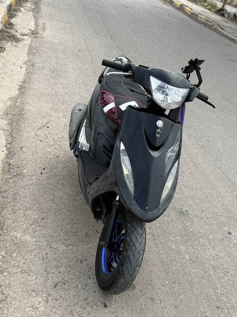 السلام عليكم  دراجة ماكس عدلة ١٢٠مكينه بلادية ما مفتوحة على الوكالة واخدها وين ما تريد تفحص وياك اني دراجة حوله وخير من لله وهاي صورها وشوفولها  السعر 700وبيها مجال. للتواصل واتساب او رقم ***********
