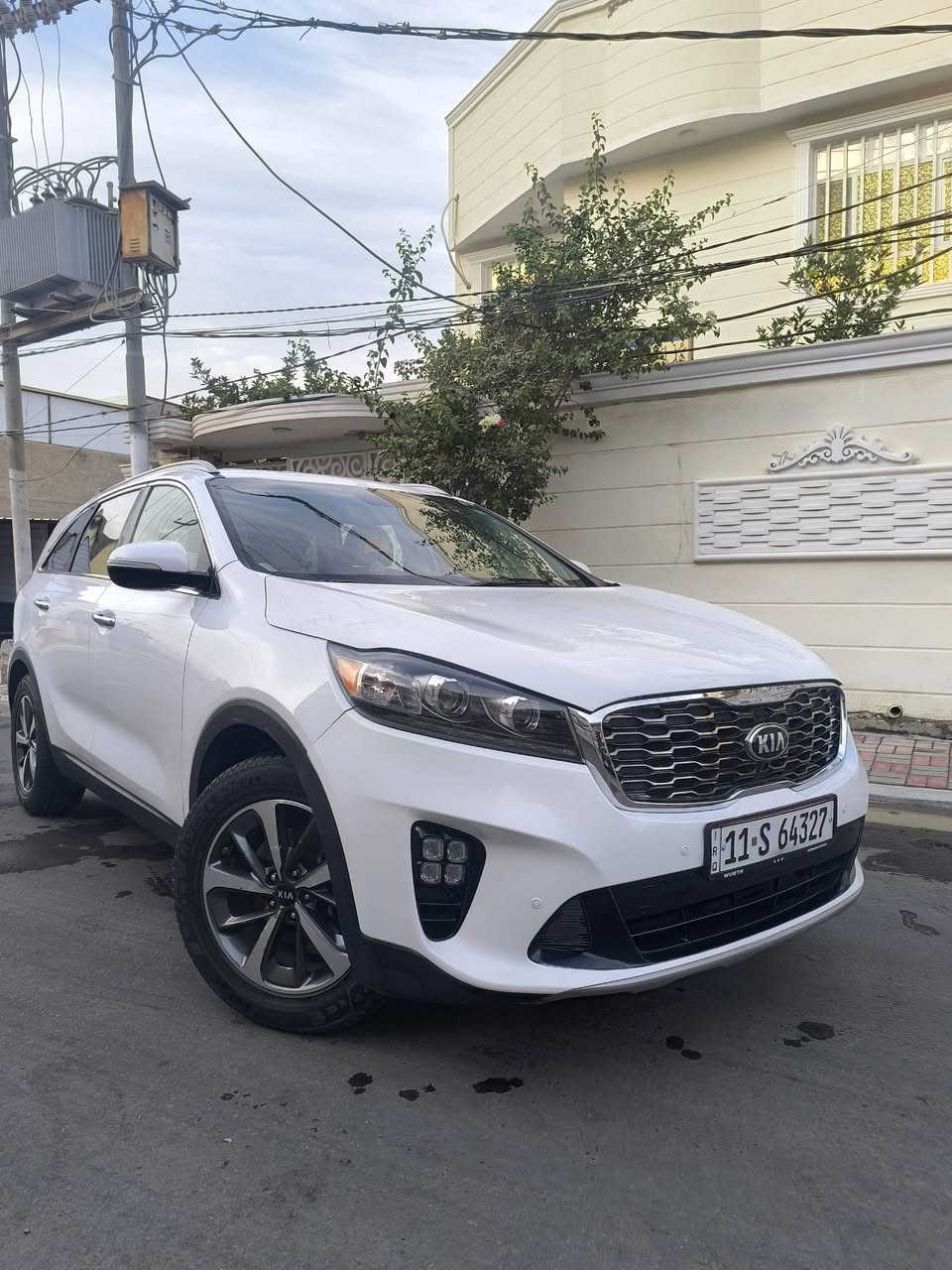 السلام عليكم سورنتو 2020 V6 للبيع 
وارد امريكي السيارة نظيفة جدا ومكينته جديدة حيل لون أبيض 
ما بيها اي نقص والسيارة بسمي ثاني يوم تحويل 
حادثها بنيد وجاملغين تبديل

مكان السيارة كربلاء طويريج حي الرياض خلف مستشفى الجمعية

السعر 205 
للاستفسار ***********
