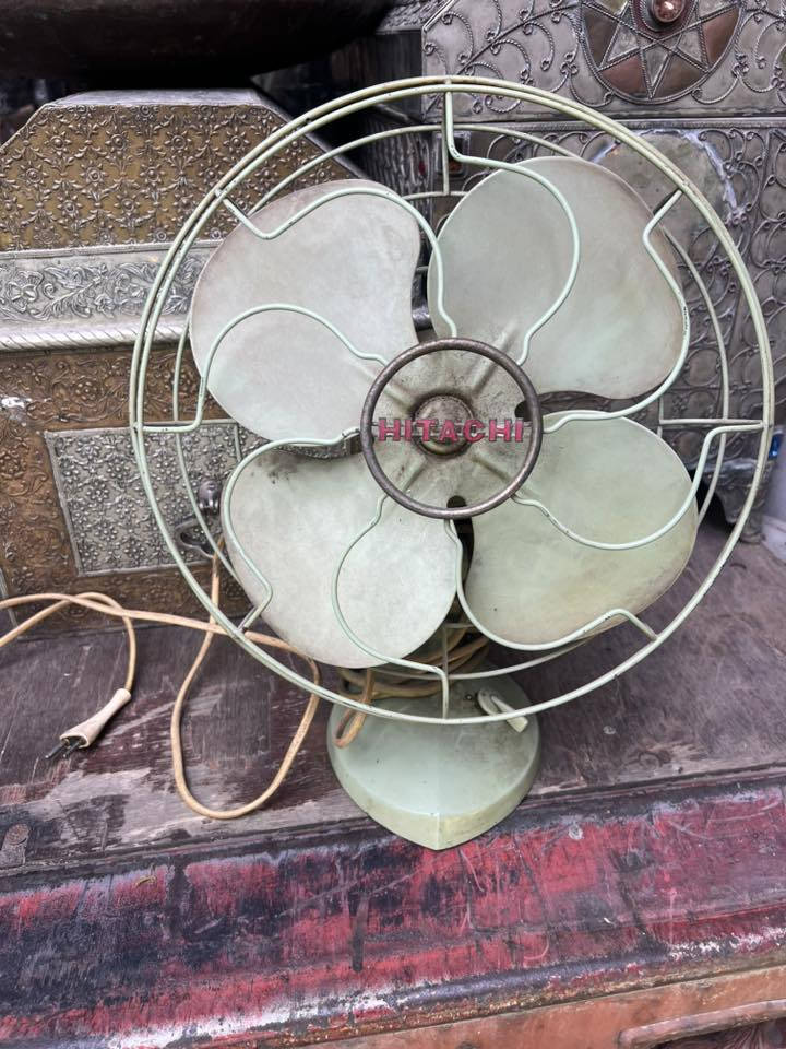 مراوح عدد 2    هيتاتشي ياباني   والثاني British Limit 
السعر ١٥٠ الف 
*********** واتساب
