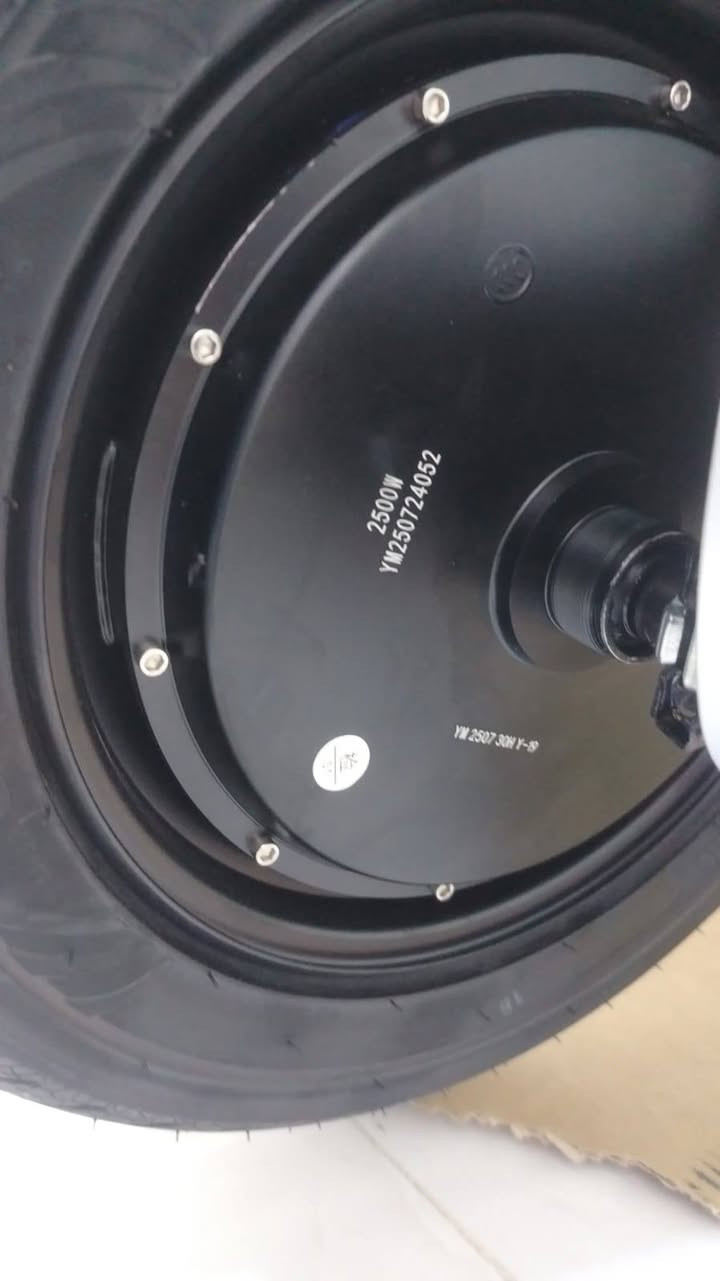 سلام عليكم ورحمة الله وبركاته مواطير شحن دبدوب جديد للبيع 
حجم ملف 2500W
عدد بطاريات 6
الاستفسار على الرقم *********** يتوفر واتساب
