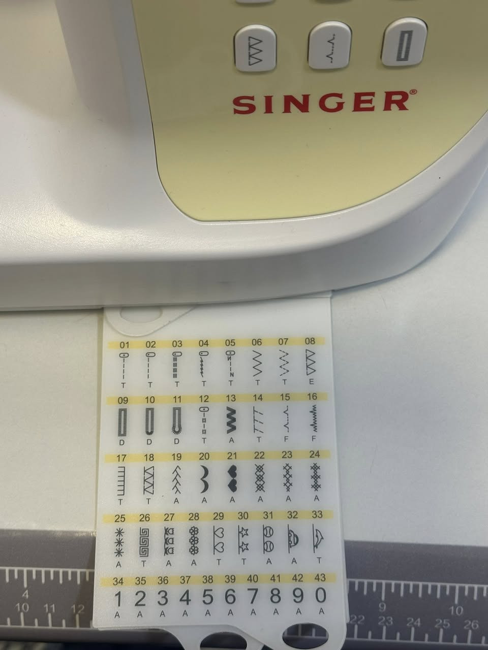 مكينة منزلية سنكر خياطة وتطريز مال بالة
بيها ١٠٠ نقشه تطريز ومن ضمنها حروف وارقام وبيها مكان للكارت في حال عدكم كارت مال تطريزات 
نضيفة مامستعمله ابد مع اغراضها البلاديه 
سعرها ٩٥ الف 

يوجد توصيل كافة محافضات العراق 
للحجز واتساب ***********
او تدخلون ع الخاص
