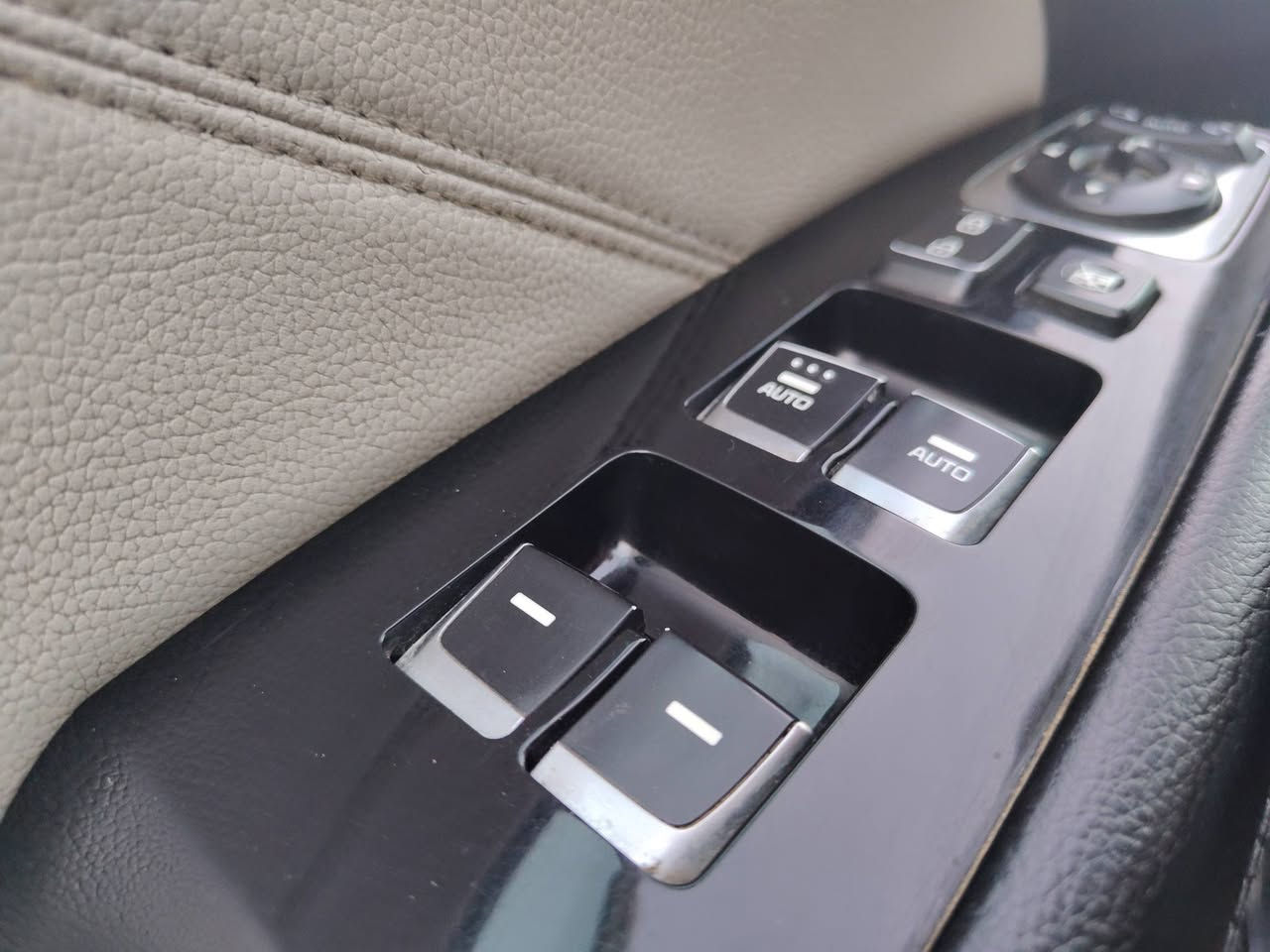 #كيا_كادينزا_خليجي_ملكي_vip2013 شكل 14  فول مواصفات
رقم سليمانيه باسمي تحويل مباشر 
#مكينه 3500 v6 شرط لاتبخير ولاتنقيص ترايك 200 شرط السيارة جامده بالشارع
#سيارة مال جناي
#تدفئة وتبريد بالكشنات
#تدفئة حمام تبريد ثلاجة .
#تخم تاير سعودي شركة أصل 
#اشارة ترحيب عن الاقتراب.
#تشغيل بصمة
#تقفل البيبان عند الابتعاد
#مكينةكير اكسل بحالة الوكالة
#سقف بانورامي +سلايد روف طكتين
كل المواصفات الي بالك موجوده 
مكان السياره الأنبار قضاء القائم 
بيها جاملغ عكس السايق نصه مصبوغ مع هلال الجاملغ الخلفي 
السعر 155 بي مجال 
يرهم مراوس بسيارة اكسنت نظيفة مو مشكلة
***********
السعر 155 ورقه بي مجال بسيط
