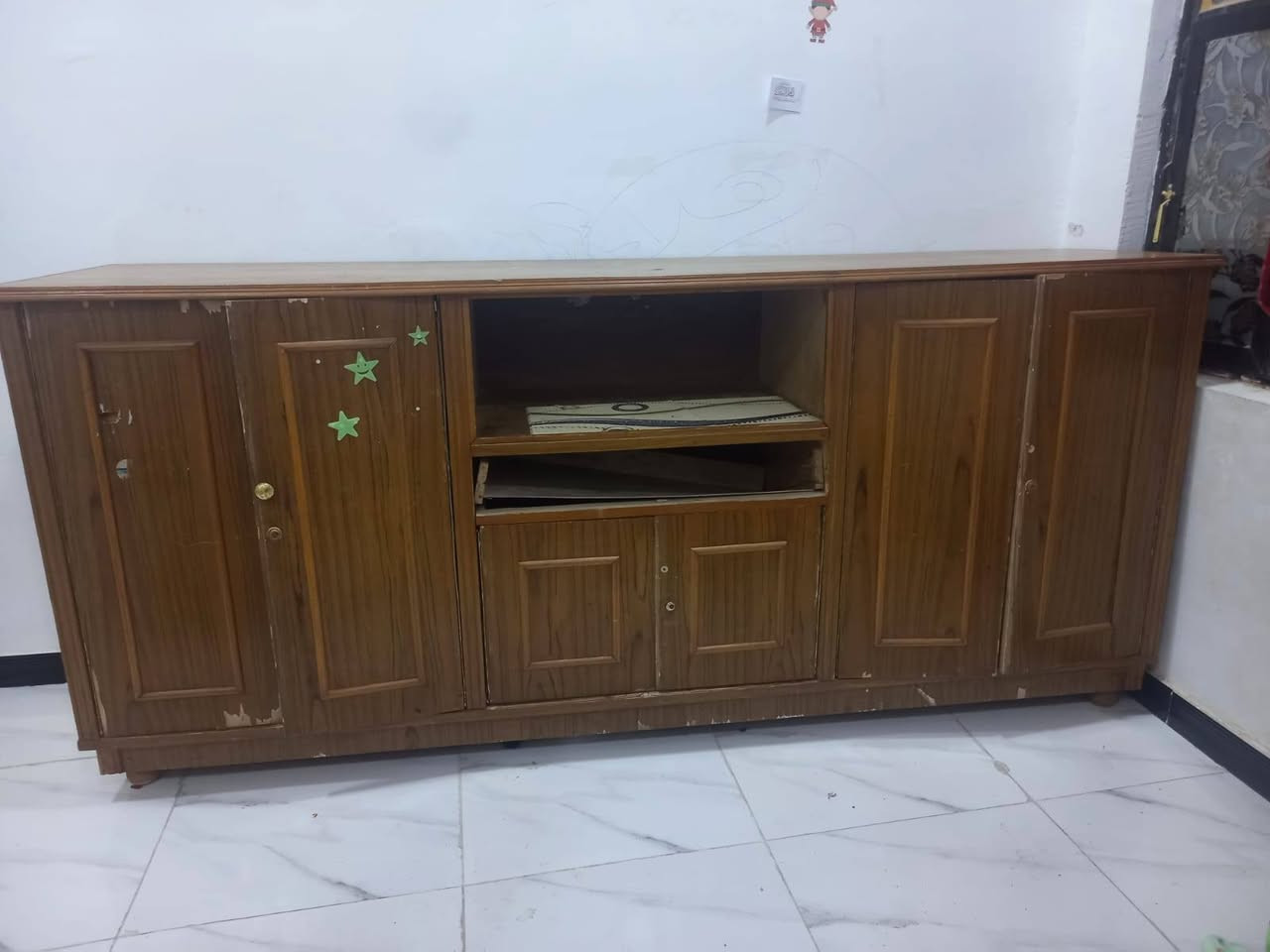 كاونتر قطعتين سعر 250
السنك 70 وبي مجال 

بوفيه صاج انجاره جبيره سعر 125
 وبيهه مجال
كعده خمس قطع بعد قطعه جبيره سعر 80  من غير التلبيسه
كنتور صاج انجاره 125 وبيه مجال
مرمره قياس مترتين 150
***********
التواصل مع اصحاب الغراض دزولهم رسالة كولو من. طرف فاطم

