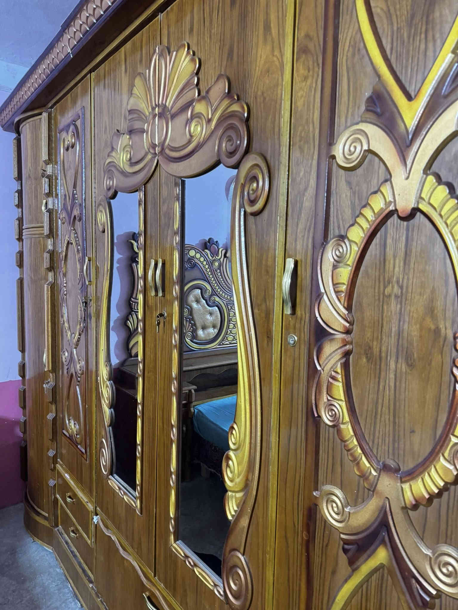 غرفة نوم للبيع شخط مابيه صاج اصلي ثقيل 
سعر 800تليفون ***********
ديالى دلي عباس
