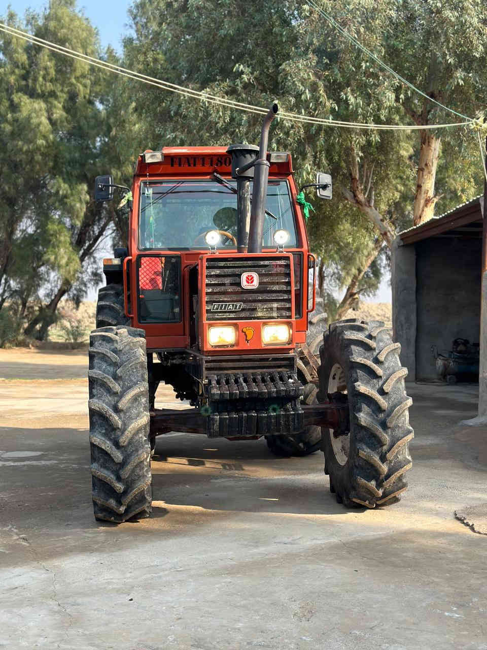 السلام عليكم:  فيات حجم 1180 موديل 2010كير ومكينه 140 تخم تاير دوشمة كامله  تبريد شغال رقم واسط الماني بسمي 
تحويل ثاني يوم الأدوات (دسك+ فدان 16 + معدلان 5*3 متر + مرازه + عربانه + مرشه +باذره + كل الأدوات مستخدمة موسم واحد فقط) 
البيع مع الأدوات او بعمرها 
العنوان : واسط قضاء الحي 
***********
***********
