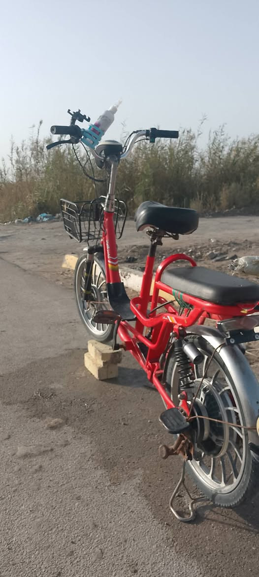 سلام عليكم عندي دراجه شحن للبيع او مراوس بدرجة بانزين سعر 200وبيه مجال لطيبين عوزه بس بطاريتين و بيه 2جددد مكان سوق الشيوخ العكيكه 📞***********
