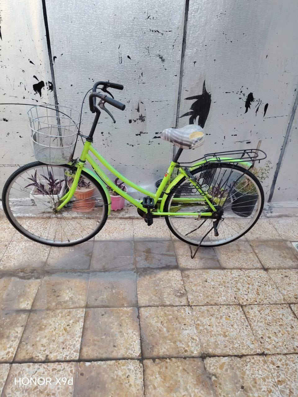 سلام عليكم بايسكل ياباني حجم 27نضيف سعره 70وبي مجال ***********
