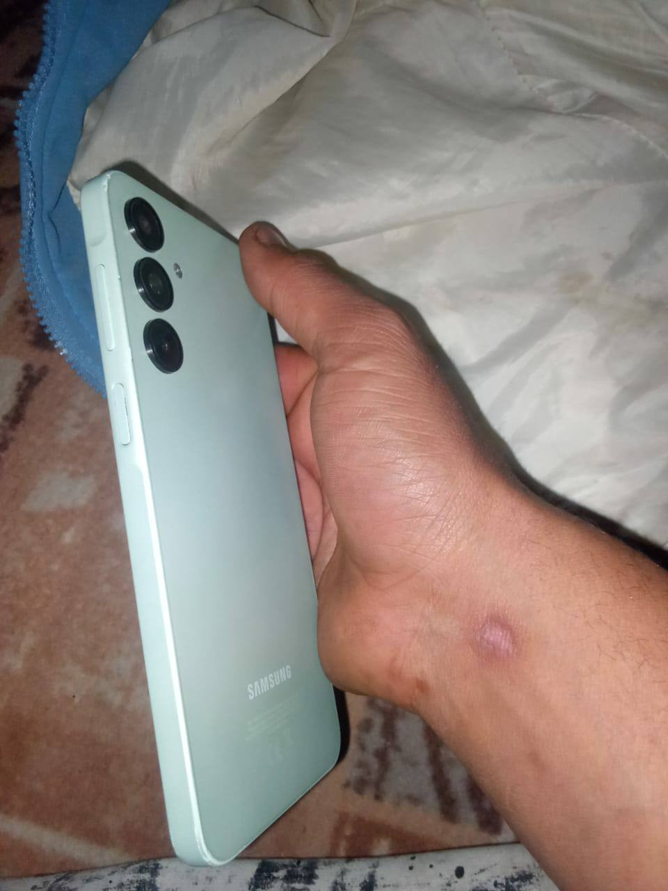 سلام عليكم مبايل سامسونك A16 للبيع سعر 150 وبي مجال بس الشاشة بيهة فطور مماثرة على البلازمة رقمي واتساب ***********
