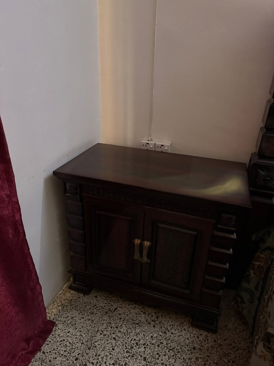 السلام عليكم جمعة مباركة غرفة نوم للبيع قيم بل يرضي الله واخذها ***********
