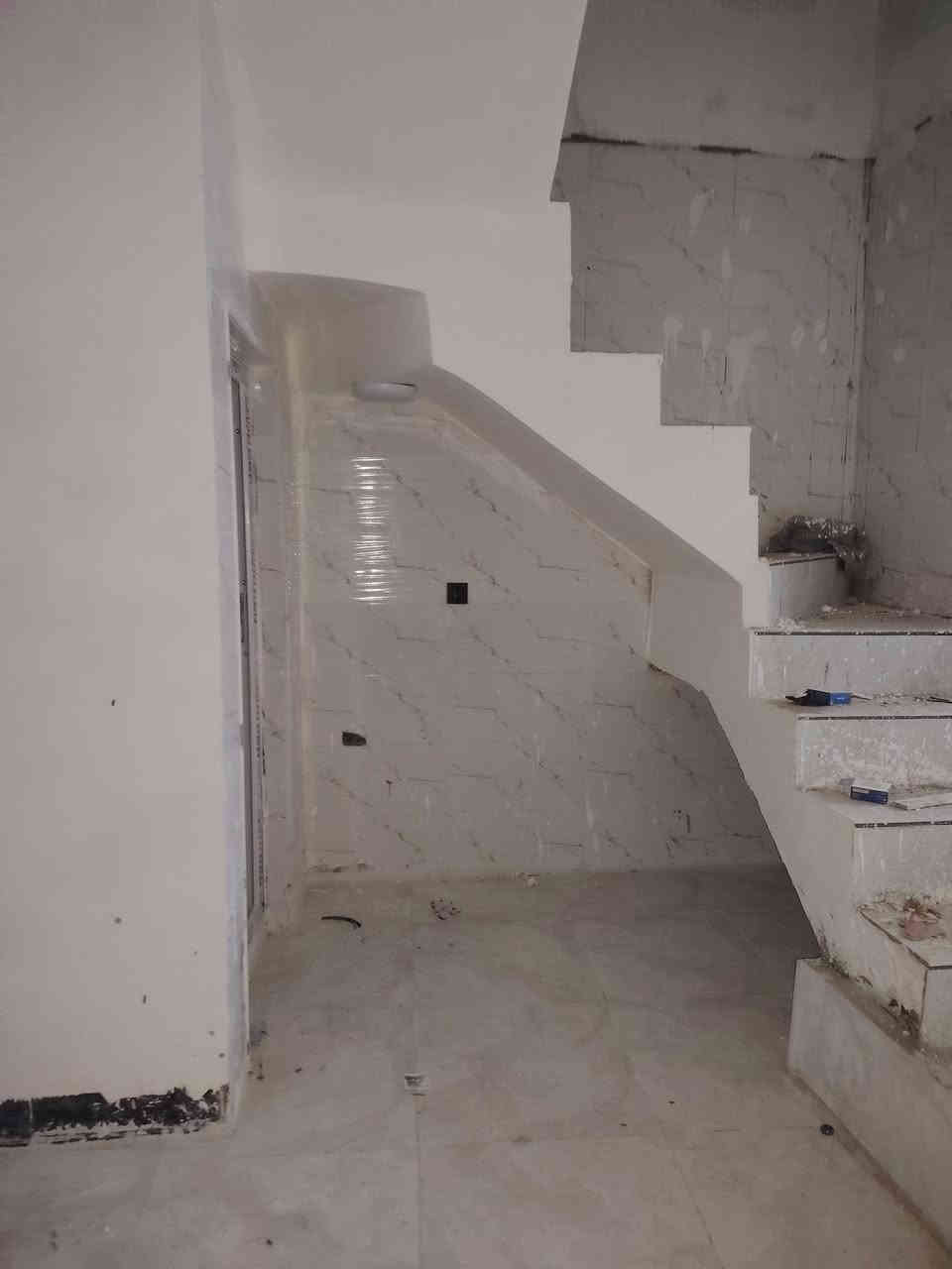 بيت على شارع المطار مقابيل ملحق القريه بيت بيه غرفتين

بناء طابوك جمهوري صب كونكريت سيراميك بورسلين ثقيل شغل درجه اوله خدمات كله متوفره مشمول بتطويب مرقم من قبل البلديه وسند 25 الاستفسار خاص او اتصال على الأرقام التالية ***********.. *********** أو تساب
