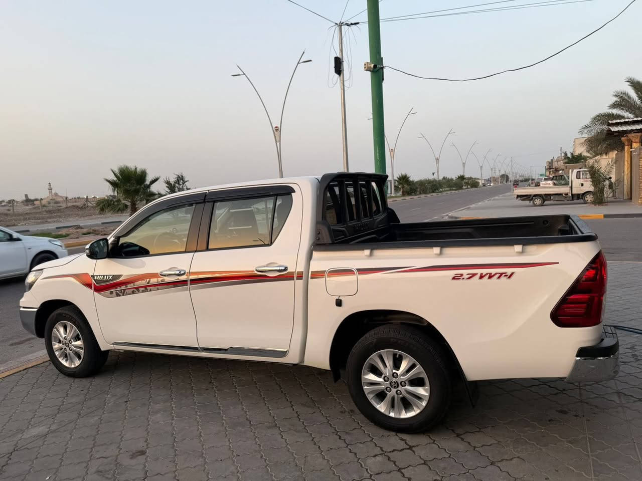 السلام عليكم
اخوتي انه مكلف بالنشر الله يبارك بيكم 
بيكم هايلوكس ناصيه جديده جداً
موديل ٢٠٢٥ فول مواصفات كير اوتماتيك
كفاله عامه من كلشي
مكينه 2700 بانزين  
رقم اربيل تريد وكاله تريد تحويل جاهز
سعرها 290 وبيها مجال 
***********
