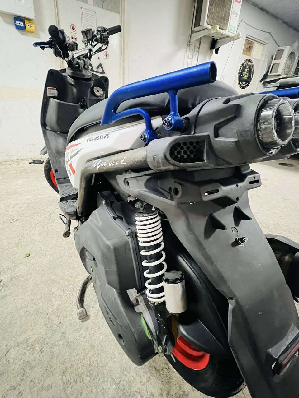 سلام عليكم شباب⚜️

سنكس جبلي للبيع لون ابيض⚜️
الدراجه كفاله عامه مابيه أي نقص المكينه بلاديه جيب فيتر⚜️ وفحص⚜️مكينه خرسه كفرات بلادي شلعه ومعدل⚜️
الدراجه ما متعوبه كهربائيات كله شغاله سلف لايت عالي ناصي سكن كيج بانزين⚜️

(المكان بغداد شارع فلسطين) السعر مليون150)وبيه مجال ⚜️

(الرقم***********) او مراوس حسب القناعه⚜️
